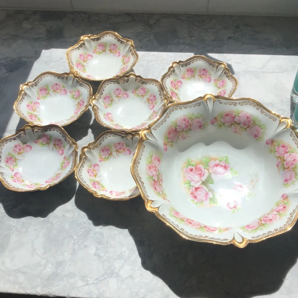 Berry Bowl & serving dishes - Picture 2 of 7